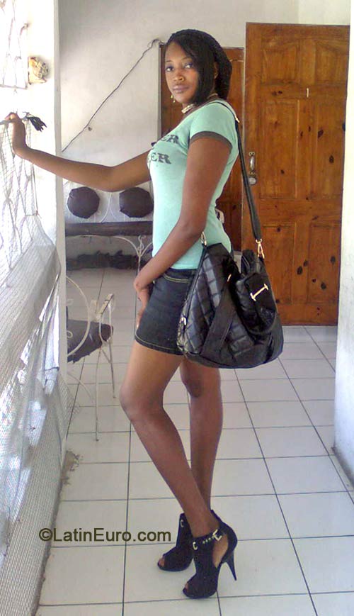 Date this happy Jamaica girl Venisha from Portmore JM1544