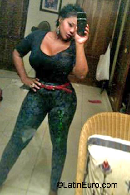 Date this athletic Dominican Republic girl Jairin from Santo Domingo DO18437