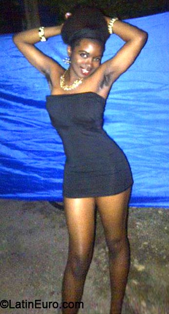 Date this voluptuous Jamaica girl Shaunti from Kingston JM1548