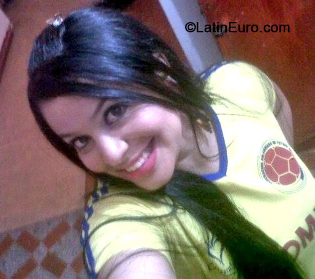 Date this sultry Colombia girl Margarita from Medellin CO14954