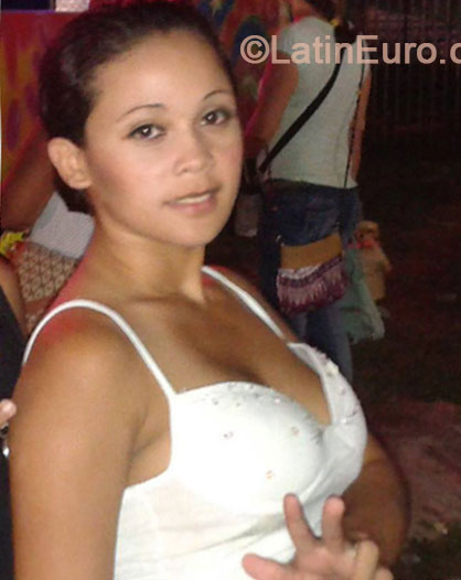 Date this nice looking Brazil girl Liviea from Maceio BR8676