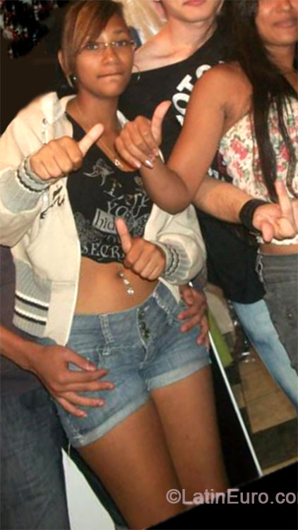 Date this happy Brazil girl Flavia from Sao Paulo BR8679