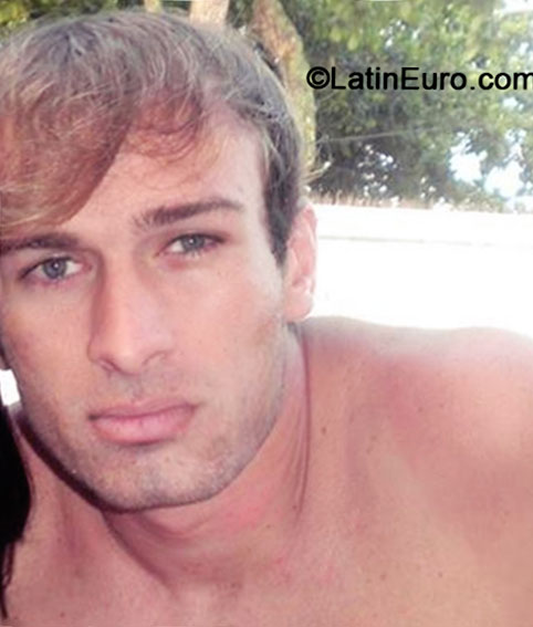 Date this athletic Brazil man Roberto from Recife BR8687