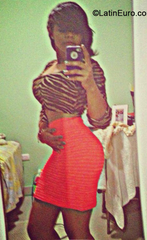 Date this tall Dominican Republic girl Maria from Santo Domingo DO18577