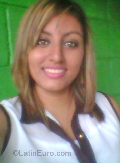 Date this attractive El Salvador girl Leticia from San Salvador SV65