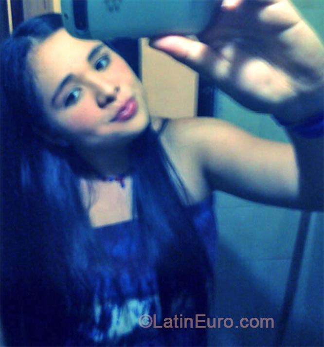 Date this lovely Colombia girl Daniela from Cali CO14967