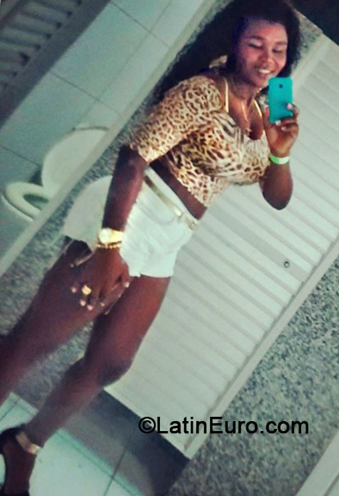 Date this hard body Brazil girl Adriana from Feira De Santana BR8700
