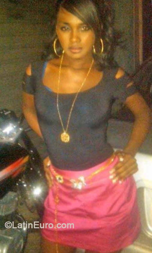 Date this happy Dominican Republic girl Alnelyz from Santo Domingo DO18607