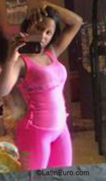 Date this nice looking Jamaica girl Shantal from St. Ann JM1596