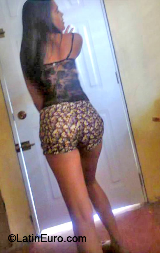 Date this young Dominican Republic girl Yaneyri from Santiago De Los Caballeros DO18833