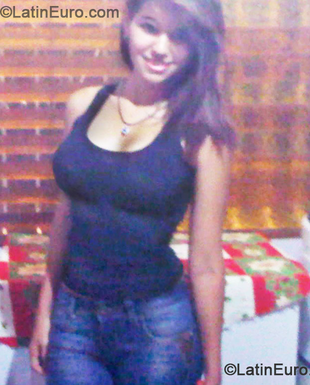 Date this pretty Venezuela girl Vanessa from Anaco VE186