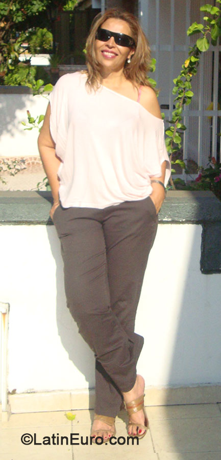 Date this sultry Colombia girl Victoria from Cali CO15027