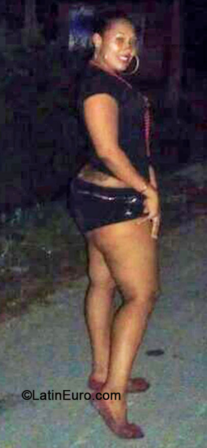 Date this hot Jamaica girl Alecia from Westmoreland JM1612