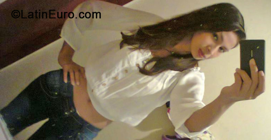 Date this attractive Honduras girl Neida from Roatan HN1074