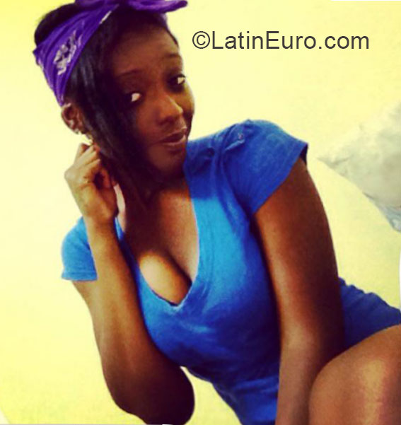 Date this hard body Jamaica girl Lesa from Kingston JM1627