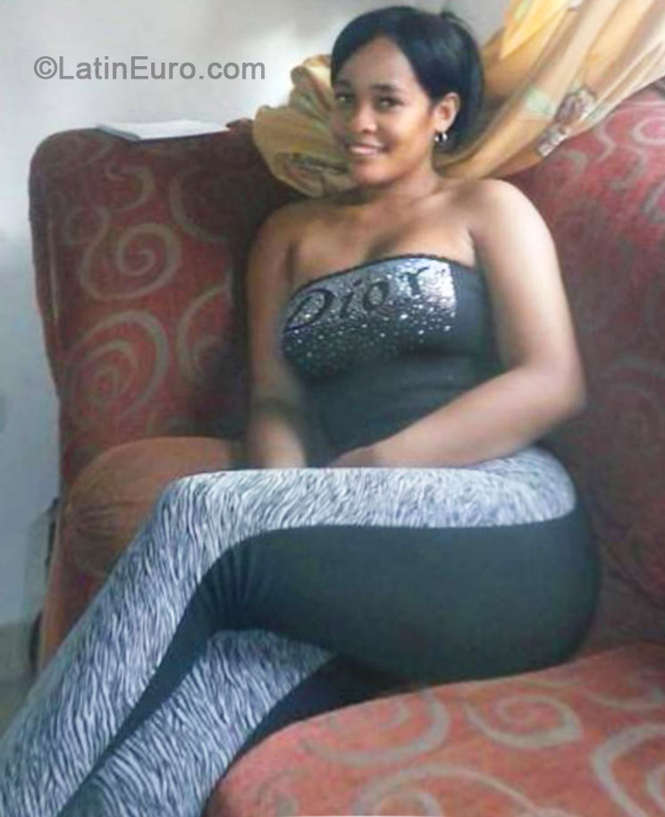 Date this lovely Colombia girl Karolina castil from Cali CO15098