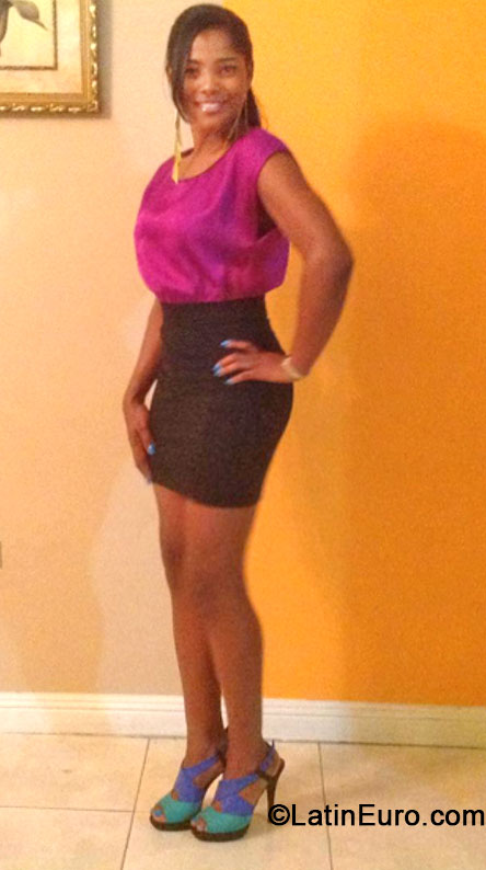 Date this sultry Jamaica girl Nishiaun from Negril JM1637