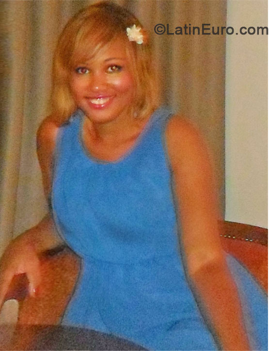 Date this fun Malta girl Fernanda from Malta MT4