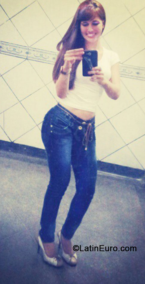 Date this sensual Brazil girl Adreli from Balneario Camboriu BR8751