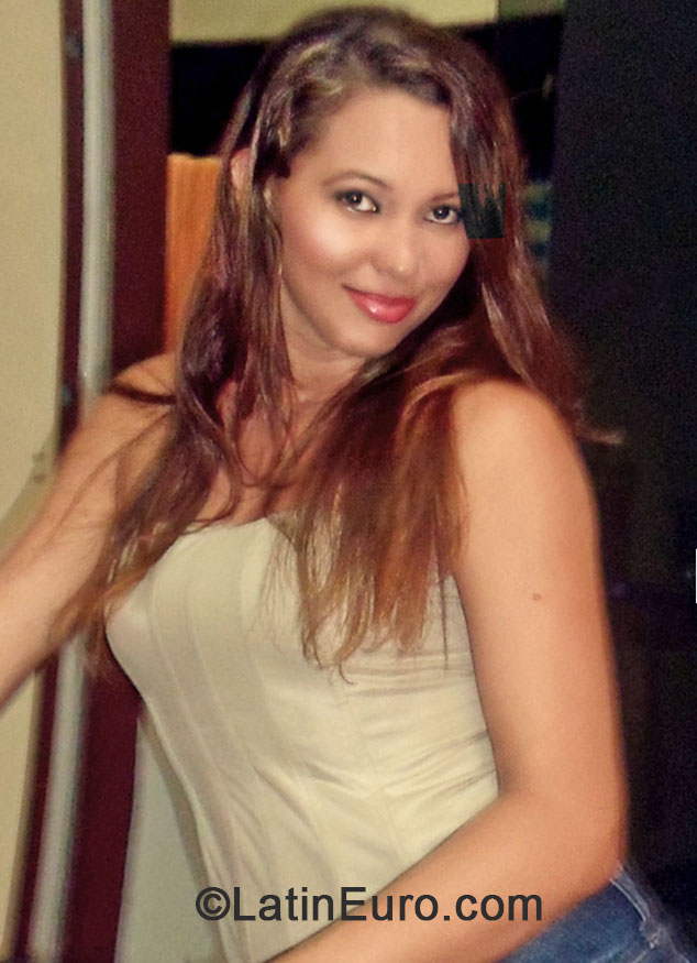 Date this nice looking Brazil girl Regi from Cacoal BR8782