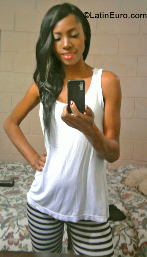 Date this gorgeous Colombia girl Juli from Medellin CO15140