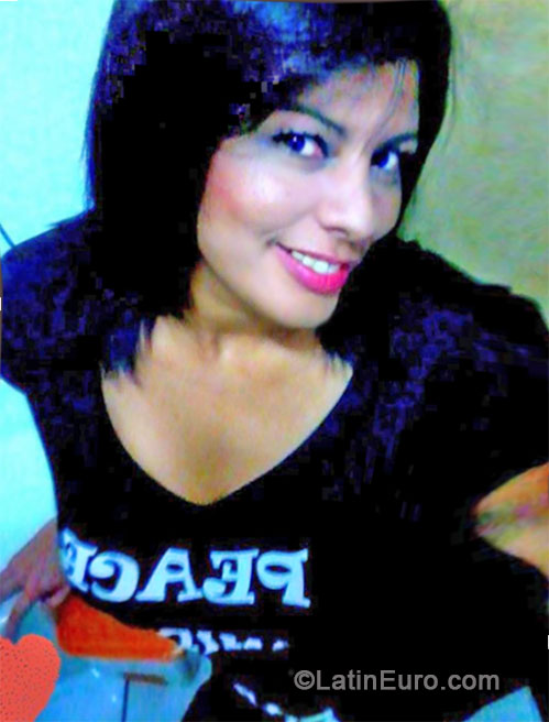 Date this attractive Brazil girl Faby from Goiania BR8763