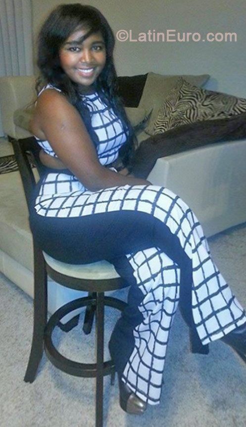 Date this tall United States girl Africanita from Jacksonville US19536