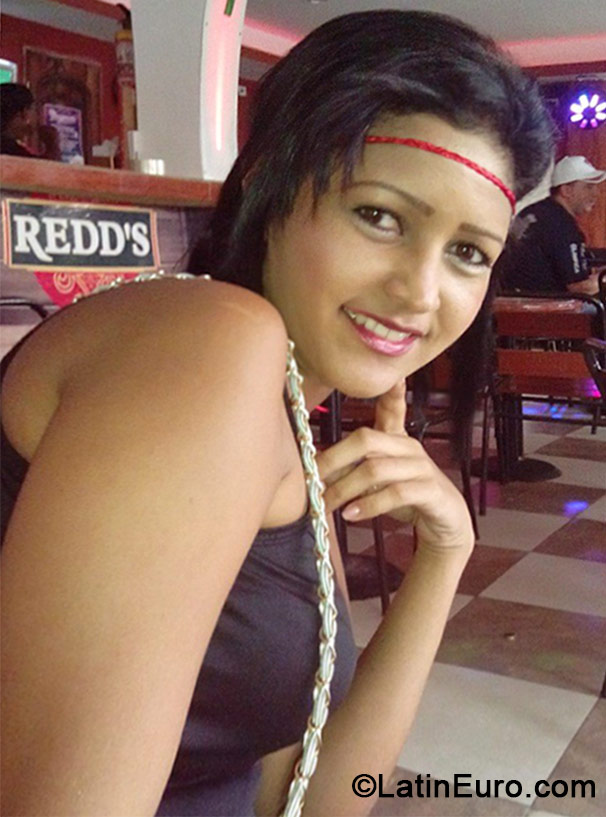 Date this delightful Colombia girl July from Barranquilla CO15173