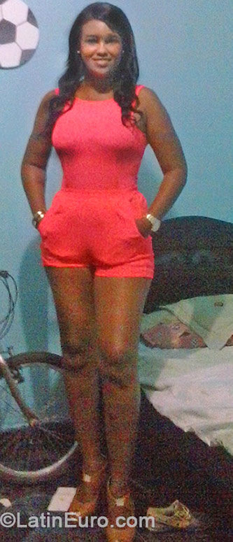Date this lovely Colombia girl Amelia from Cartagena CO15216