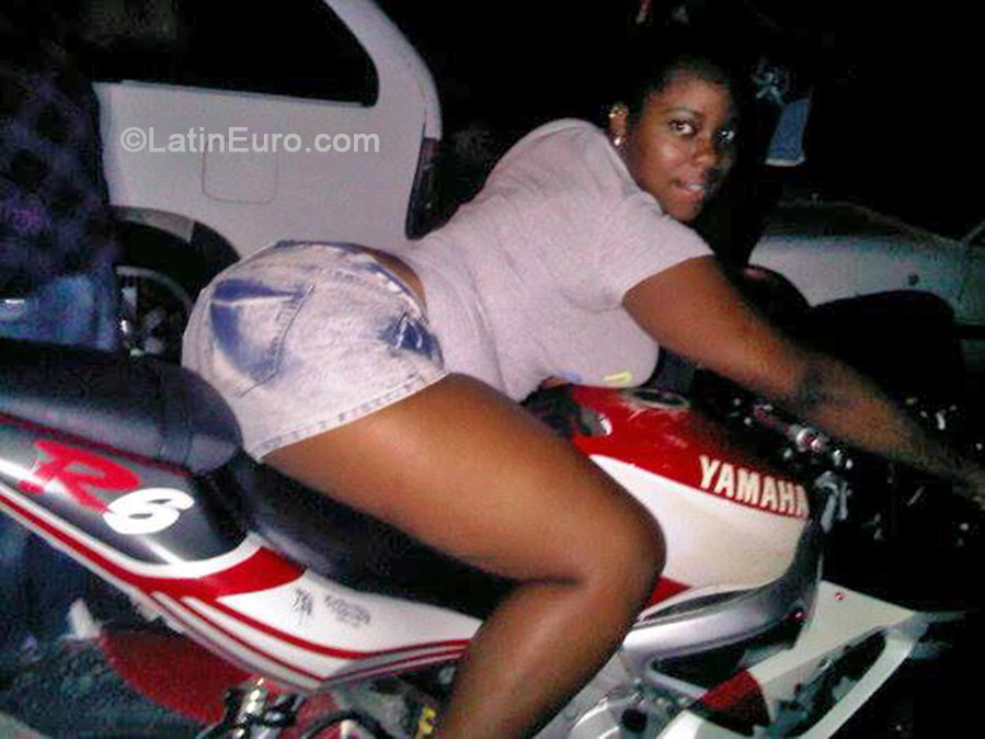 Date this sensual Jamaica girl Amanda from Montego Bay JM1682