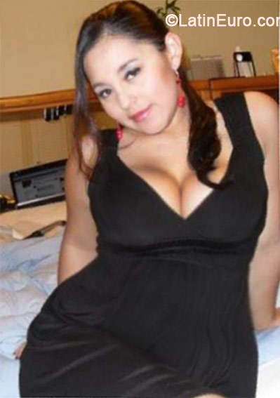 Date this stunning Colombia girl Carolina from Bogota CO15241