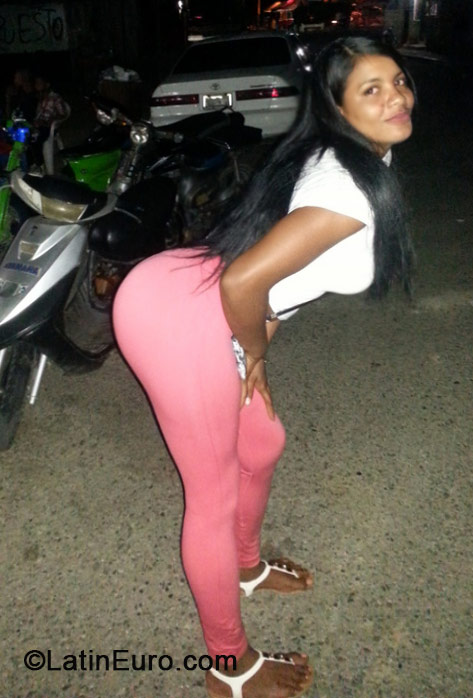 Date this hot Dominican Republic girl Silvia from Santo Domingo DO19082