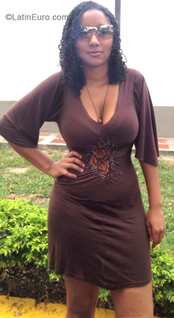 Date this gorgeous Colombia girl Amalfi from Cali CO17106