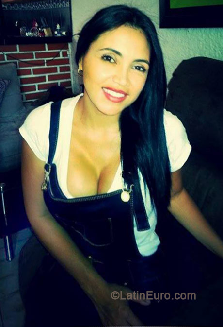 Date this good-looking Colombia girl Claudia from Pasto CO15256