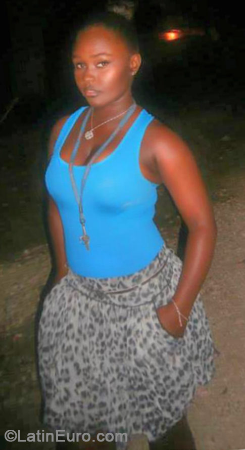 Date this voluptuous Jamaica girl Cheav from Kingston JM1696