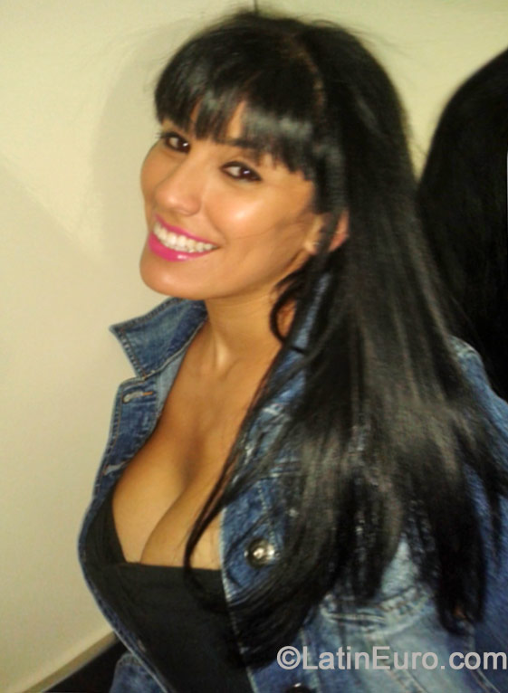 Date this attractive Spain girl Barbara from Barcelona ES280