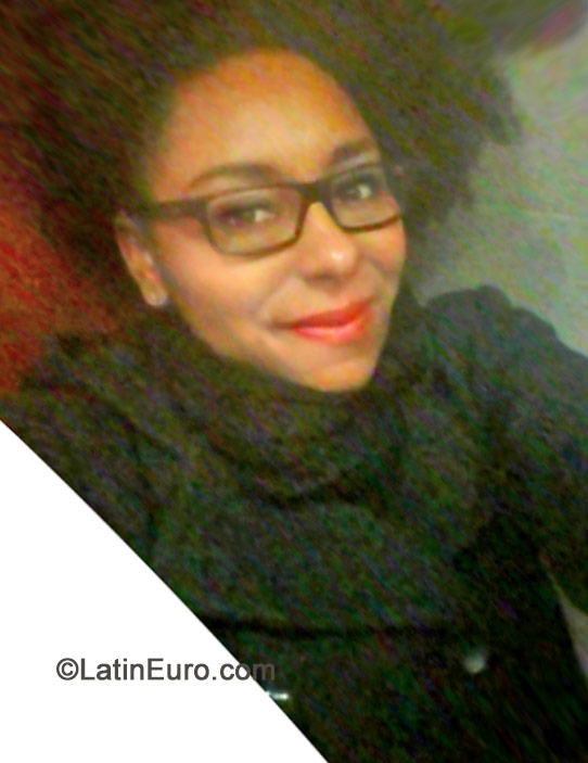 Date this attractive Brazil girl Cinthia from São Paulo BR8804