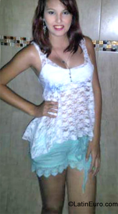 Date this nice looking Venezuela girl Ariel from Caracas VE248