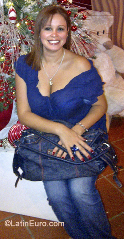 Date this foxy Venezuela girl Laura from Caracas VE252