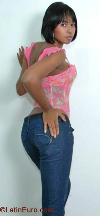 Date this gorgeous Dominican Republic girl Carmen from Santiago DO21147