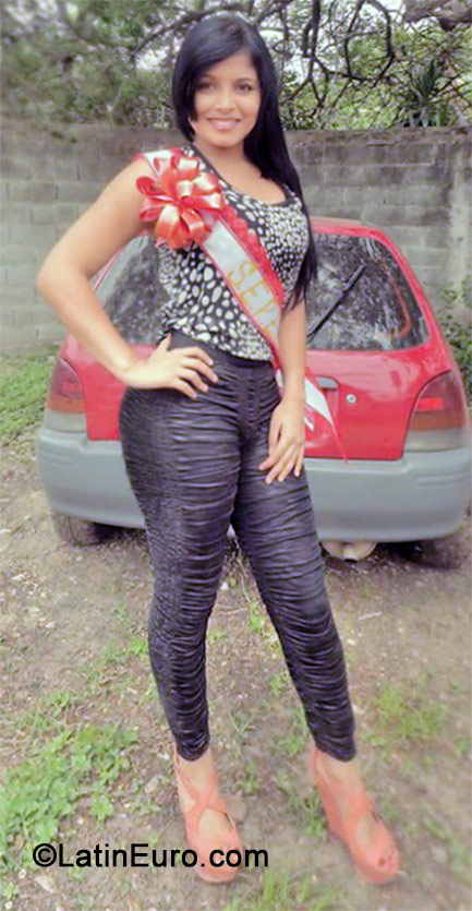 Date this hard body Venezuela girl Alexa from Barquisimeto VE255