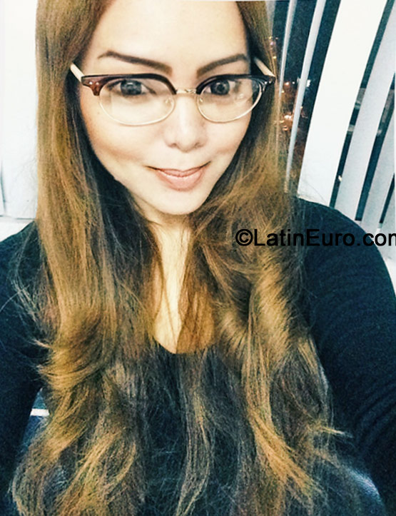 Date this athletic Philippines girl Peachie from Manila PH651