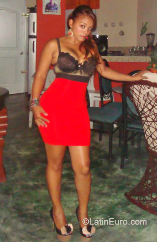 Date this gorgeous Dominican Republic girl DANIELA from La Vega DO19274