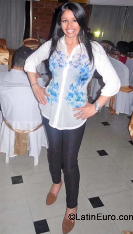 Date this gorgeous Colombia girl Claudia from Bogota CO15373