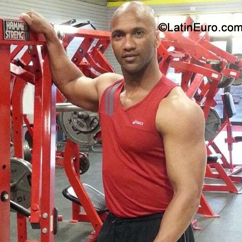 Date this stunning United States man Efrem from Denver US15107