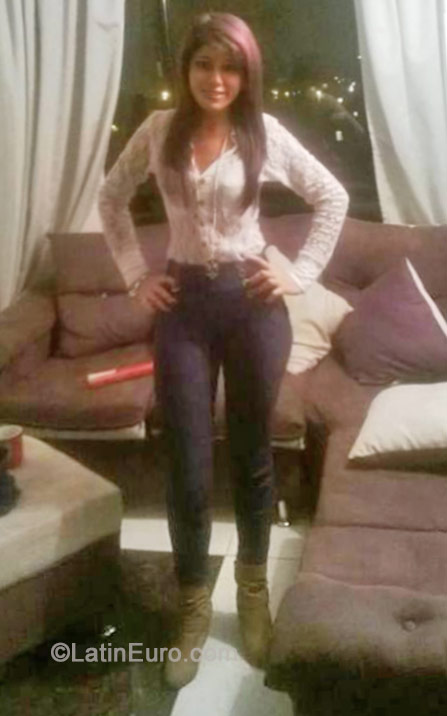 Date this happy Colombia girl Andrea from Bogota CO15394