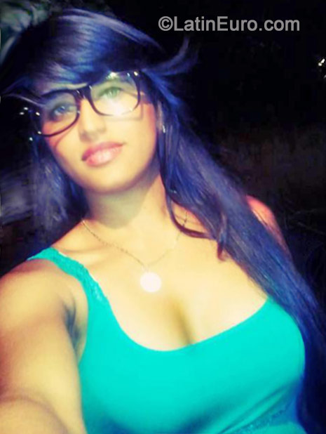 Date this stunning Venezuela girl Daniela from Caracas VE271