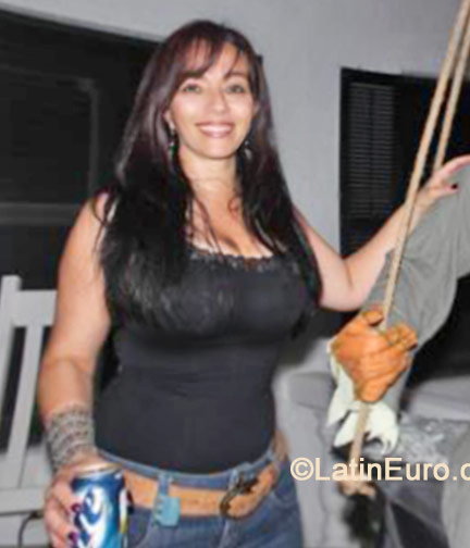 Date this lovely Colombia girl Maria from Cali CO15401
