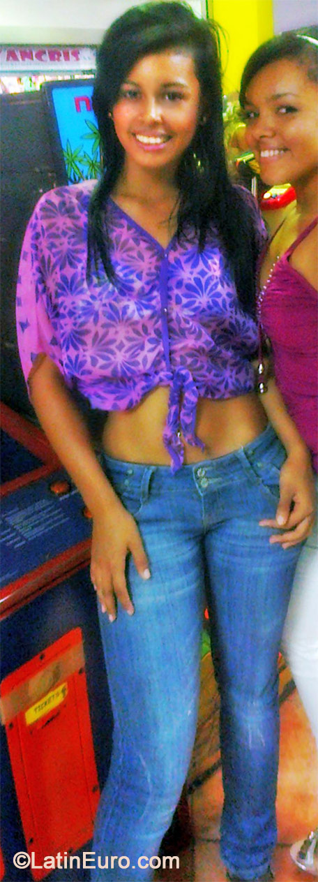 Date this athletic Venezuela girl Caroline from Caracas VE283
