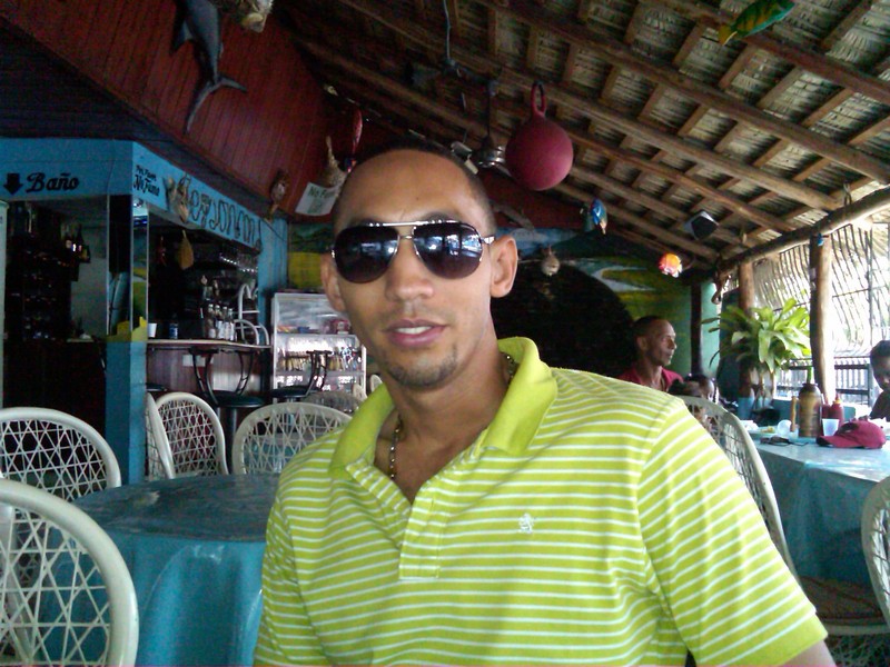 Date this athletic Dominican Republic man Ronny from Santo Domingo DO19427